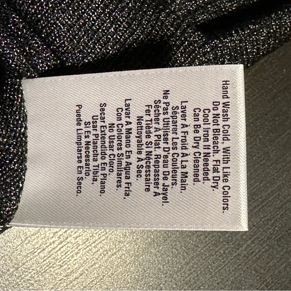 (NWT)DKNY Viscose Rayon Blouse w/fishtail hemline Color:Black /Size:M - Picture 9 of 9